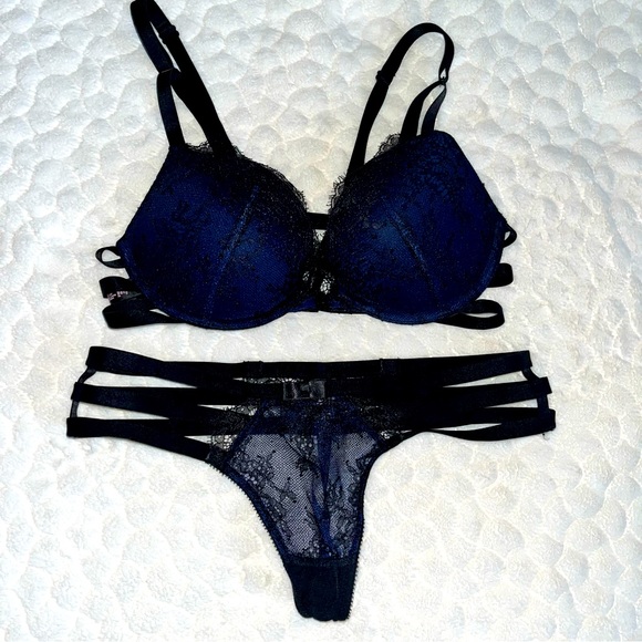 2Pc Set Very Sexy 32C Bra + Matching Panty XS Blue Chantilly Lace Strappy Navy